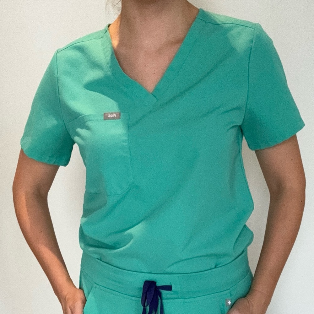 Figs Surgical Green Catarina Scrub Top S